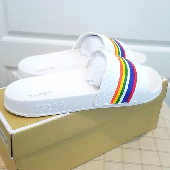 Michael Kors Gilmore Slides - Picture 3 of 6